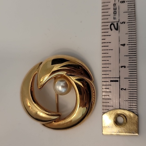 Vintage Elegant Goldtone Napier Brooch Pin - Picture 4 of 7